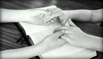 hand-man-read-open-word-person-1076203-pxhere.com